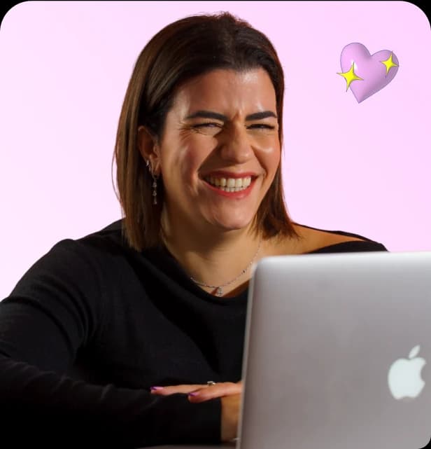 Déborah Achour — consultante SEO, créatrice de la newsletter mama seo